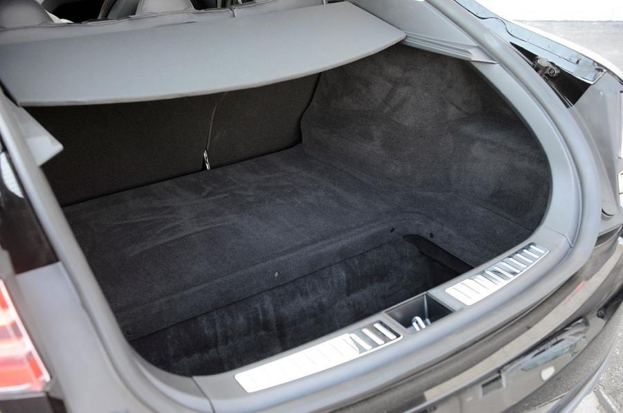 Багажник Tesla Model S 2012 года  (фото 49 из 88)